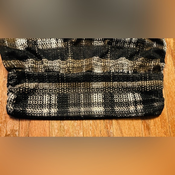 Apt. 9 Textured Knit Top in Black and Cream EUC Size Small - Picture 3 of 6